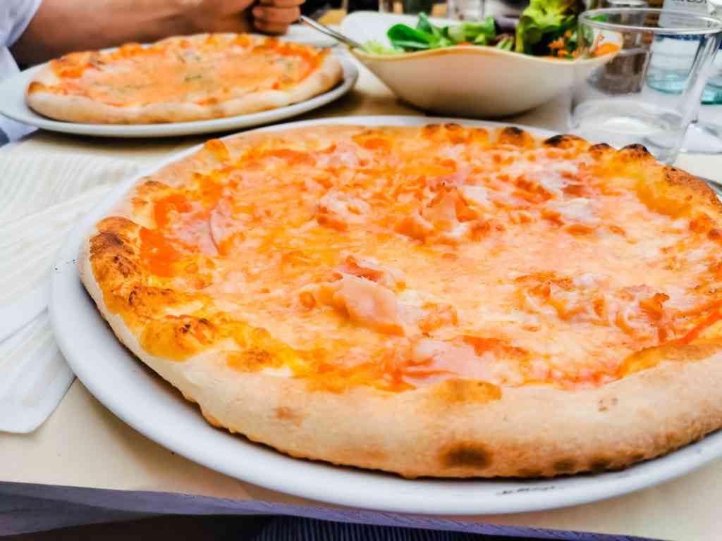 Pizza an der Piazza delle Erbe in Verona