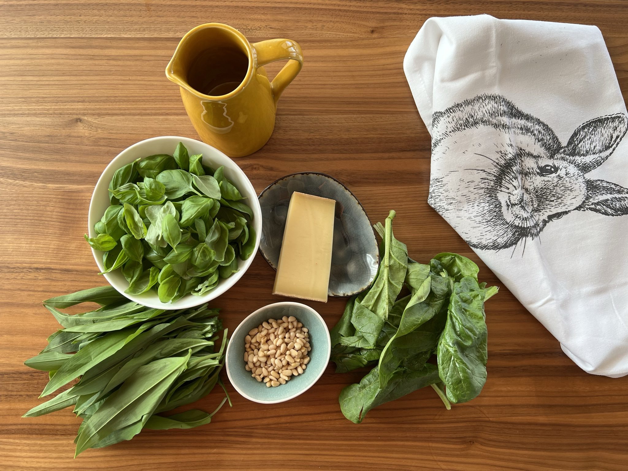 Bärlauch-Basilikum-Spinat Pesto - Bon Appetit Rosemarie