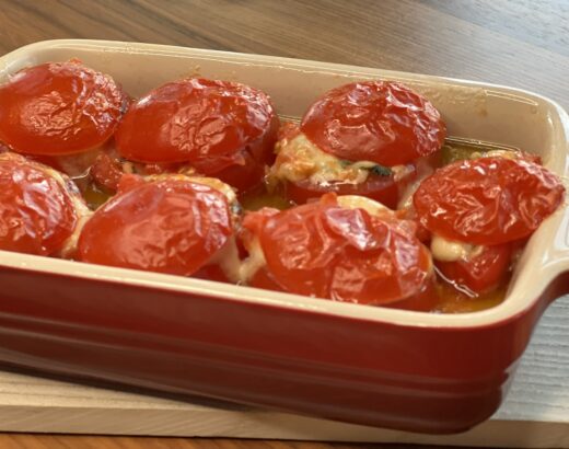 Vegetarisch gefüllte Tomaten aus dem Ofen