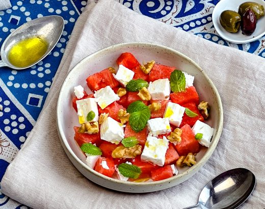 Salad Hendooneh: Wassermelonen-Salat mit Schafskäse, Walnüssen und Minze