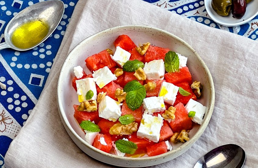 Salad Hendooneh: Wassermelonen Salat mit Schafkäse, Walnüssen & Minzeblättern